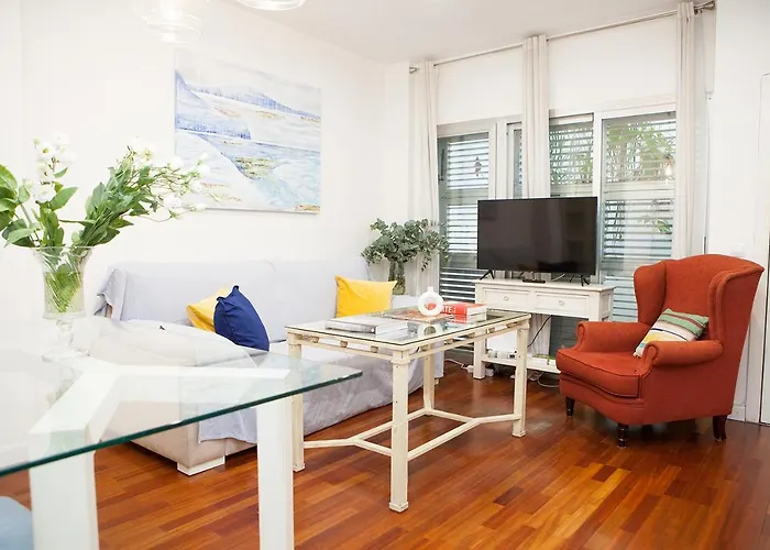 Charming Apartment With Pool And Garage