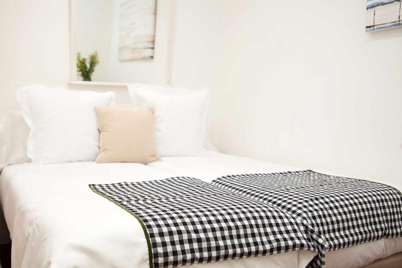 Charming With Pool And Garage Appartement *