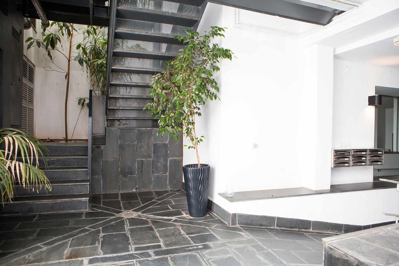 Charming With Pool And Garage Appartement *