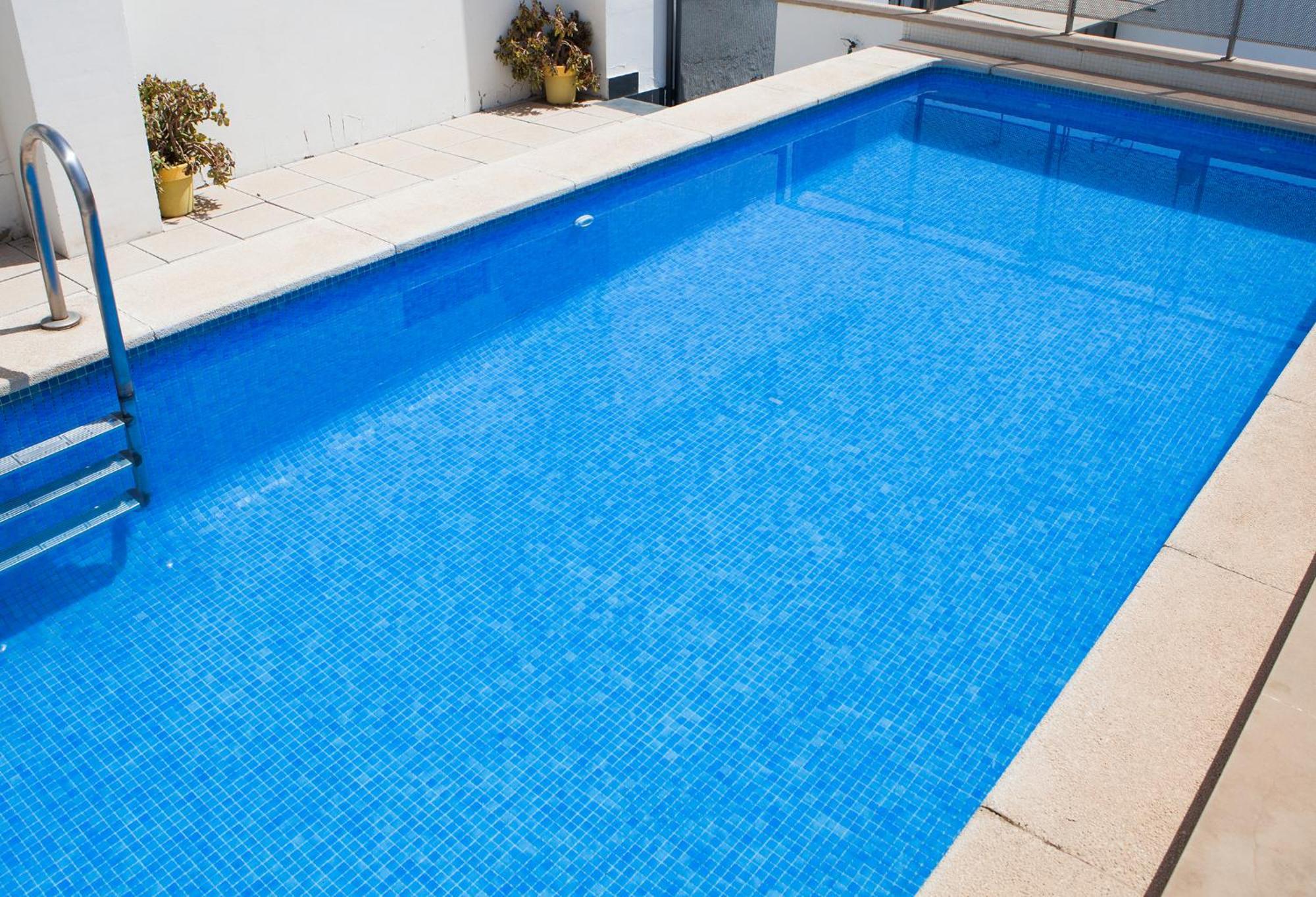 Charming With Pool And Garage *